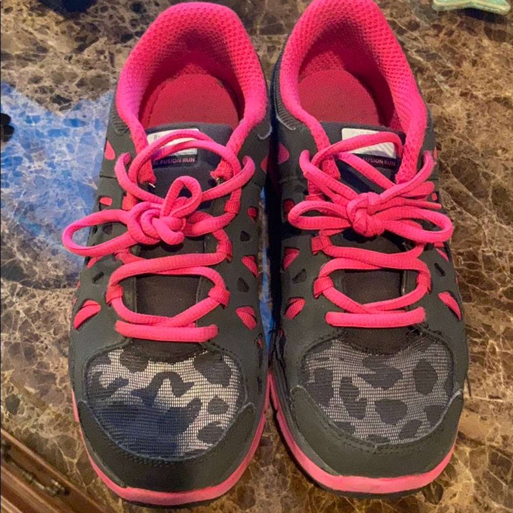 NIKE Girls H2O Repel Cheetah Dual Fusion Sneakers!